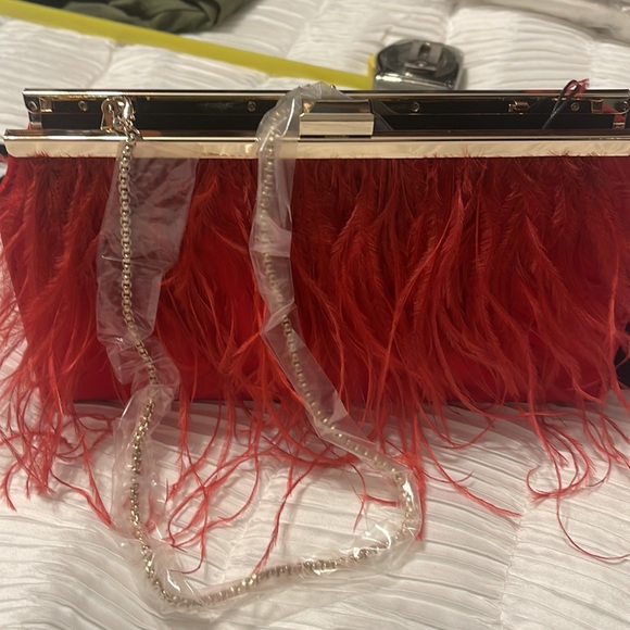 BCBGMAXAZRIA red bag feathers - Picture 2 of 2